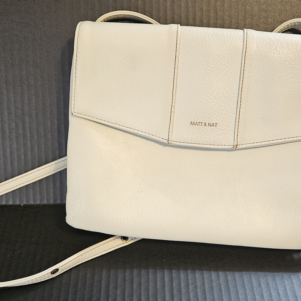 Matt & Nat Cream Shoulder Bag
